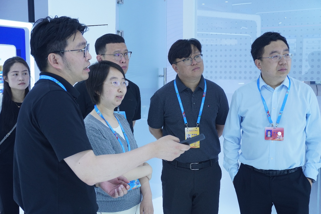 華翔智聯(lián)重磅亮相中國(guó)數(shù)字峰會(huì)：以“產(chǎn)業(yè)深知+數(shù)字技術(shù)”雙輪驅(qū)動(dòng)，深度賦能智能制造